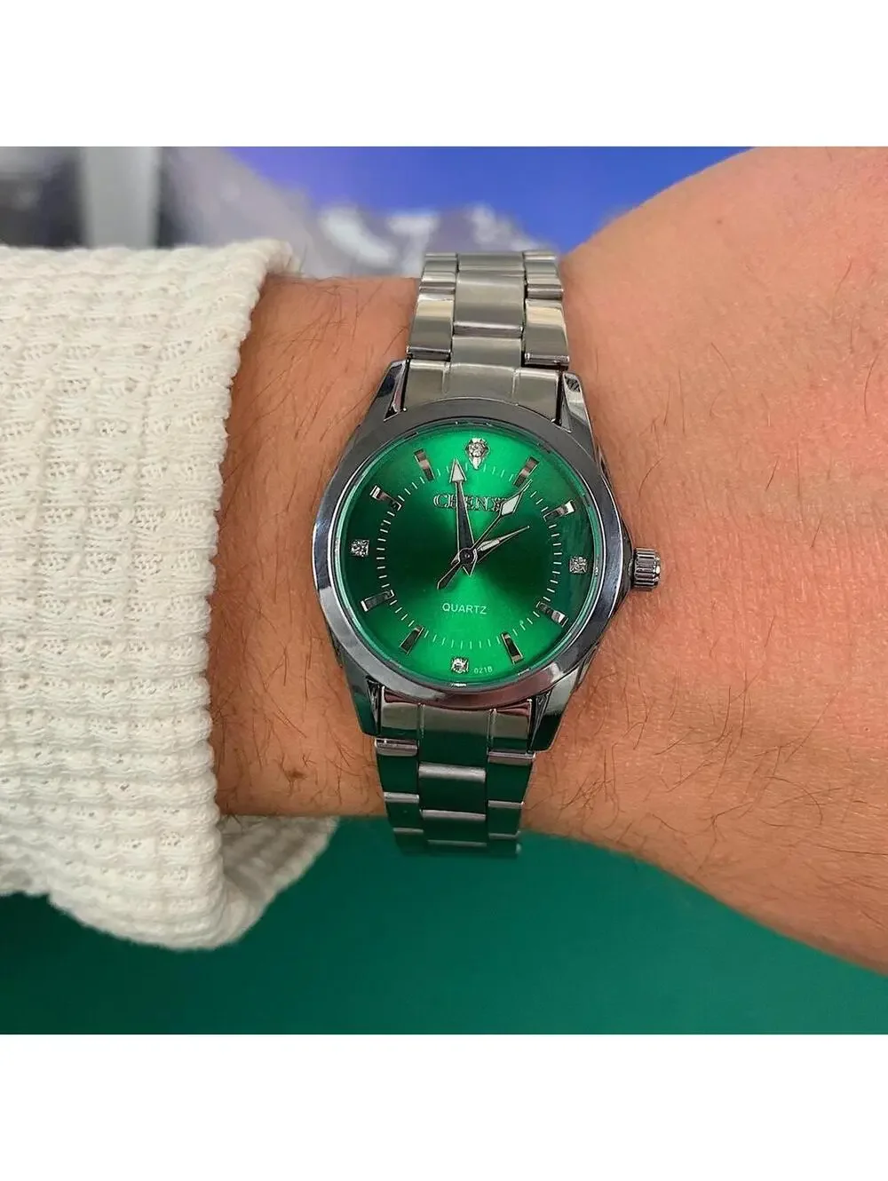 Y2k style Silver Classy Quartz Round Green Stainless Steel Watch. Stainless stee